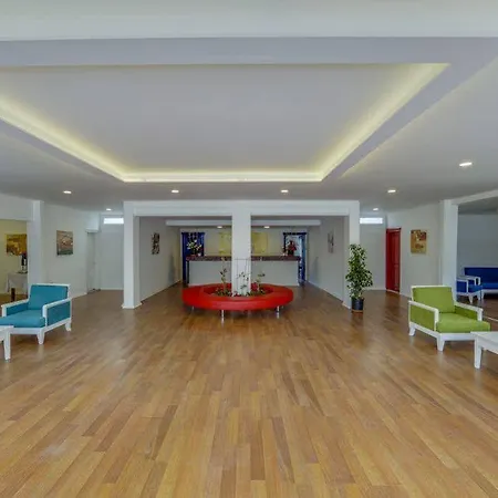 Santa Family Club Hotel