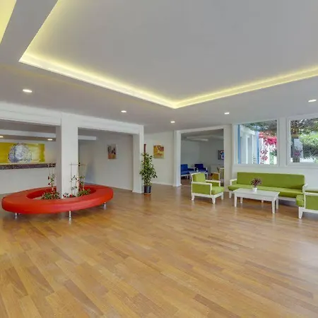 Santa Family Club 4*