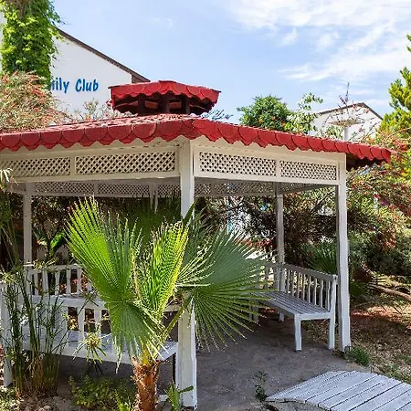 Santa Family Club 4*