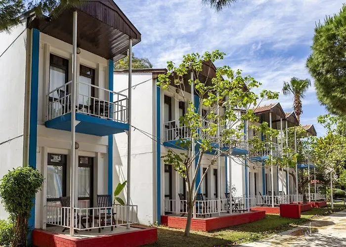 Santa Family Club Otel 4*