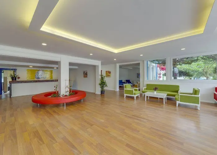 Santa Family Club 4*