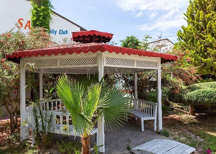 Santa Family Club 4*